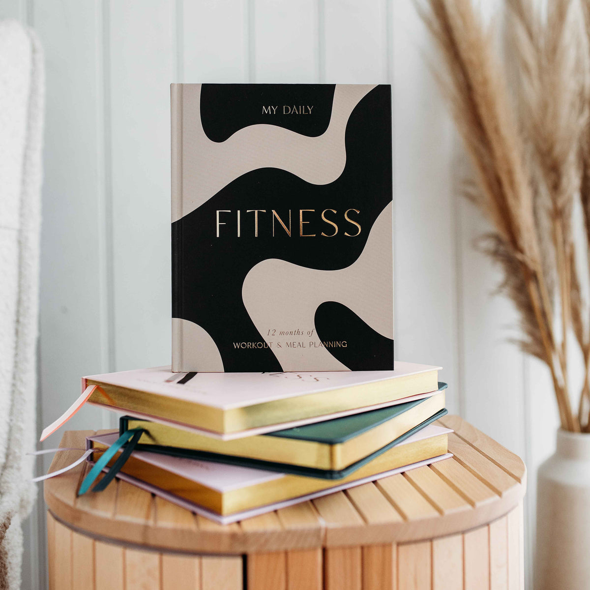 Blush And Gold My Daily Fitness Planner - Workout and Meal Planner (Curve).