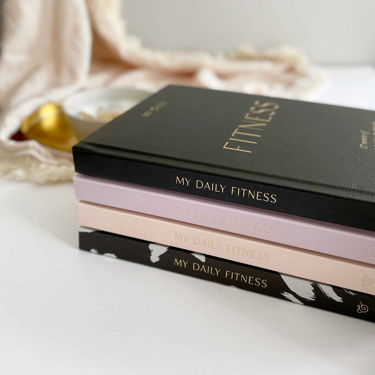 Blush And Gold My Daily Fitness planner - Workout and Meal Planner (Musta).