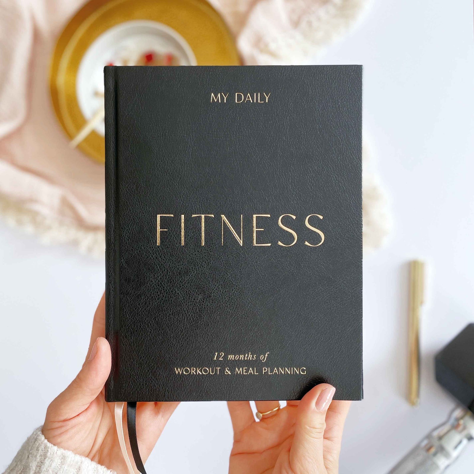 Blush And Gold My Daily Fitness planner - Workout and Meal Planner (Musta).