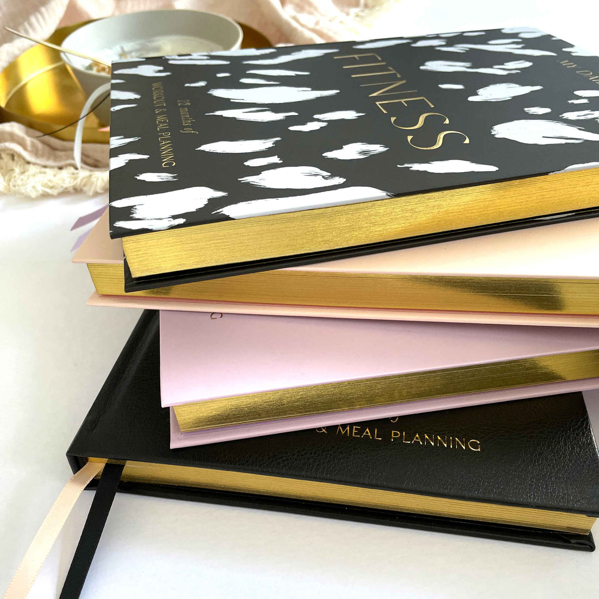 Blush And Gold My Daily Fitness planner - Workout and Meal Planner (Noir).