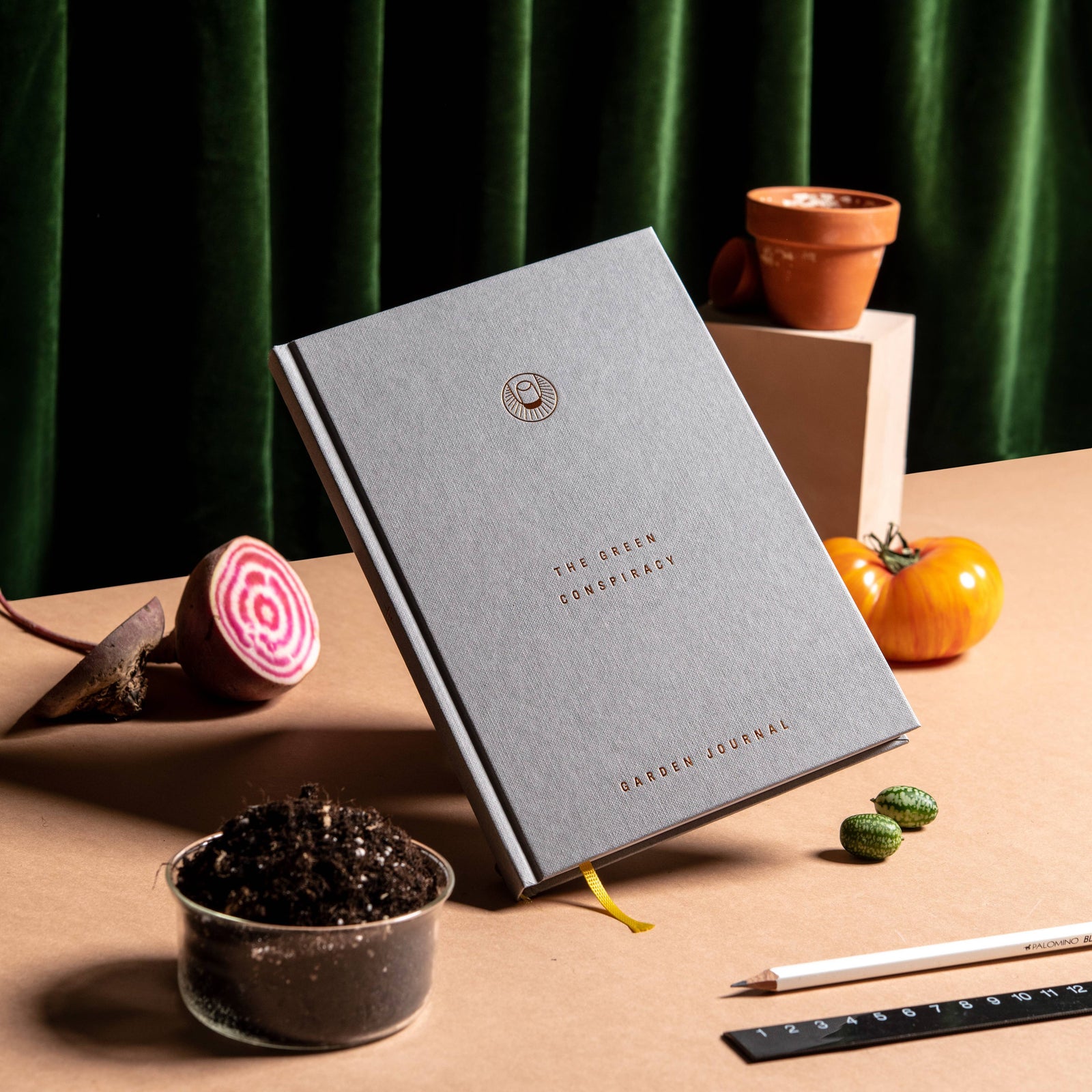 The Green Conspiracy Garden Journal - Garden Planner - A5 - 100% kompostoitava!.